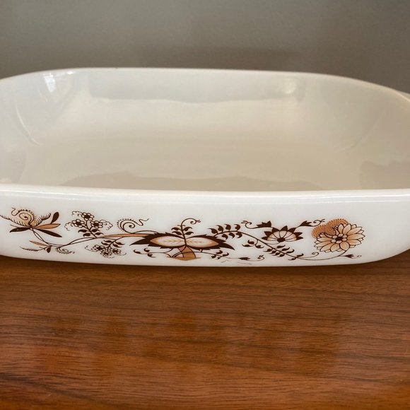 Pyrex casserole dish - Picture 3 of 6